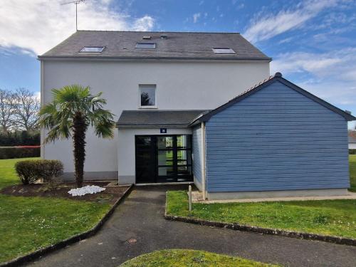 Flat in Brittany near Sandy Beach & Golf