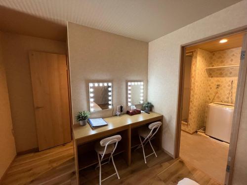 a home office with a desk and two stools at 大阪京橋_山嵐居102 in Osaka