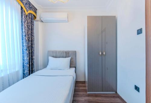 Ένα ή περισσότερα κρεβάτια σε δωμάτιο στο Sisli Form Hotel