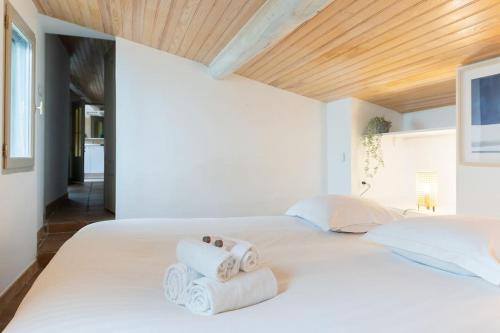 Ένα ή περισσότερα κρεβάτια σε δωμάτιο στο Le Cosy, T3 en Duplex, Climatisé, Centre historique