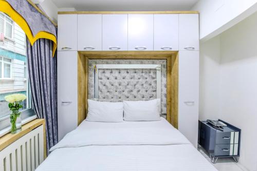 Ένα ή περισσότερα κρεβάτια σε δωμάτιο στο Sisli Form Hotel