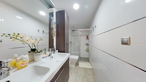 Et badeværelse på Gran Alacant bungalow vistas al mar