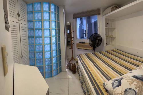 a bedroom with a bed and a large glass wall at Ape Caiobá vznho boliche e Assoc Caixa Econômica in Matinhos
