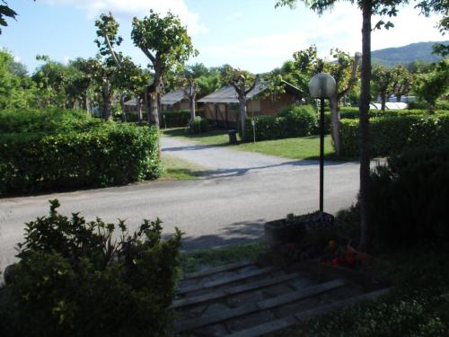 a street light next to a road with houses at Camping Village la Chiocciola in Capannole