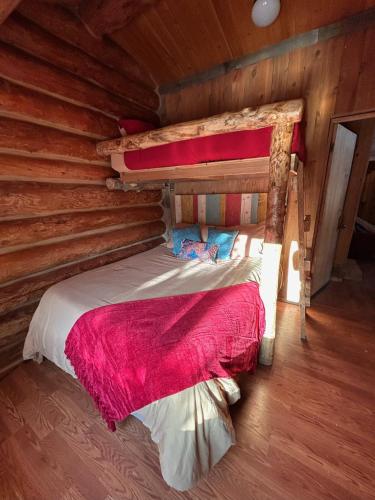 Katil atau katil-katil dalam bilik di Boulder Mountain Guest Ranch