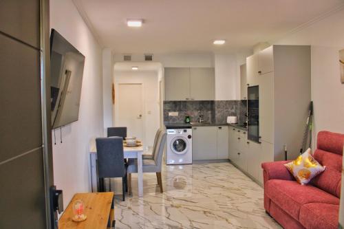Calpe apartamento nuevo primera línea playa y piscina wifi