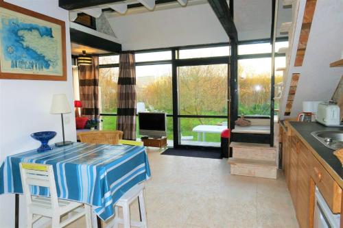 Photo de la galerie de l'établissement Maisonnette de charme à 400m de la plage à TREGASTEL - Réf 64, à Trégastel