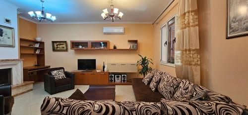 Klara's 3 BDR Self-Checkin Lungomare Apartment