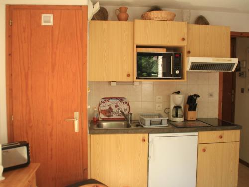 Virtuvė arba virtuvėlė apgyvendinimo įstaigoje Appartement Châtel, 2 pièces, 5 personnes - FR-1-200-260
