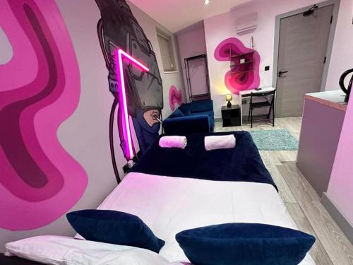 a bedroom with a bed and a pink wall at Inviting Studio Flat at Lewisham Way SE14 London in London