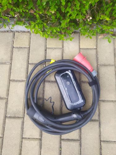 a cell phone hooked up to a hose on the ground at Gonda Apartments in Hradec Králové