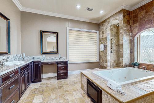 a large bathroom with a tub and two sinks at Alta Vista Villa in Vista