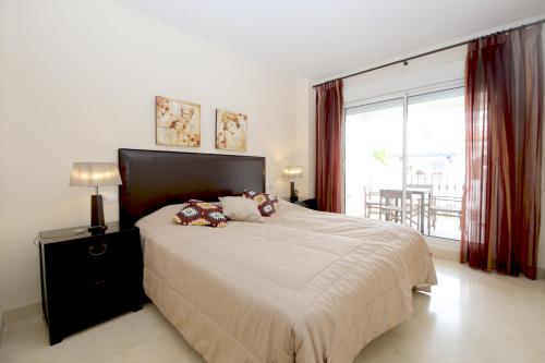 San Pedro Beachside Apartment ABRIL