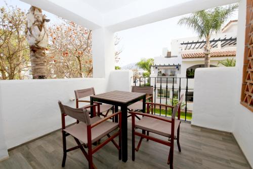 San Pedro Beachside Apartment ABRIL
