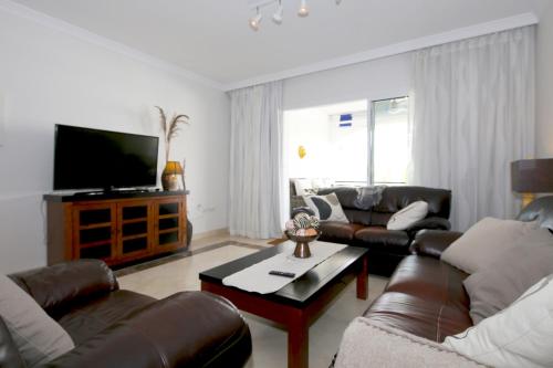 San Pedro Beachside Apartment ABRIL