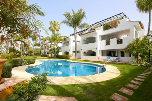 San Pedro Beachside Apartment ABRIL