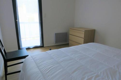Posteľ alebo postele v izbe v ubytovaní Bel appartement rénové avec WIFI VUE SUR MER à PERROS-GUIREC - Réf 843
