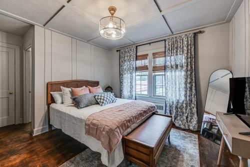 a bedroom with a bed and a desk and a window at Chic Elizabethtown Apartment Walk to Downtown! in Elizabethtown