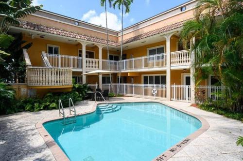 a large swimming pool in front of a building at Spacious Beach Apt in Las Olas Blvd in Fort Lauderdale