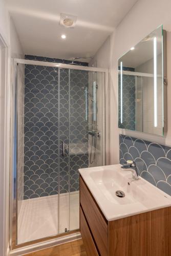 a bathroom with a shower and a sink at Tarka Summerhouse in Woolacombe