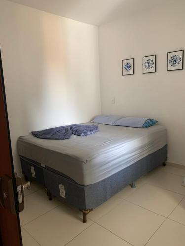 מיטה או מיטות בחדר ב-Apê de Mainha