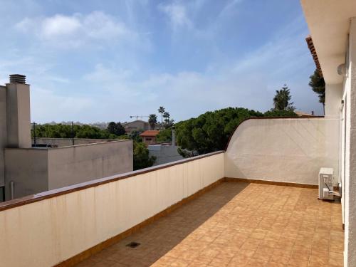 Balkoni atau teres di Lola's Beach House