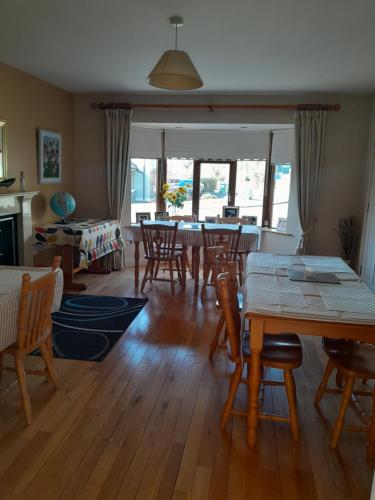 a living room with a dining room table and chairs at Ard na Coille in Tralee