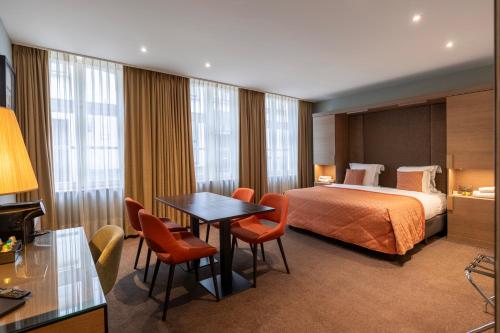Una cama o camas en una habitación de Hotel Aragon