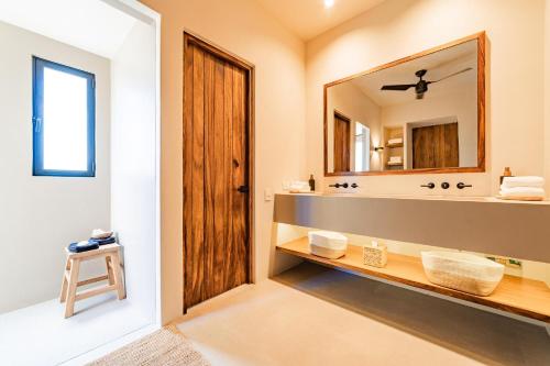 Ένα μπάνιο στο 3039 - Amanecer L1