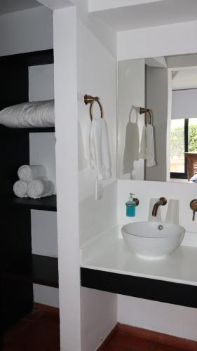 a bathroom with a sink and a bunk bed at Finca PANACA Jagüey 12 VIP Group - Villas for Rent in in Quimbaya