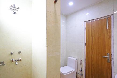 Koupelna v ubytování Hotel Samrat R Unit By Satwa Home Stay 10 Mints Walking Distance Nizamuddin Railway Station