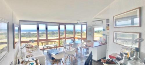 a living room with a view of the ocean at Apartamento frente al mar in Punta del Este