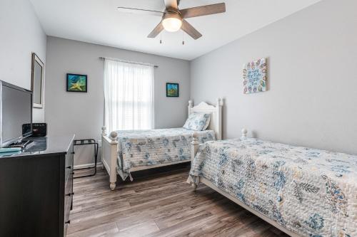 a bedroom with two beds and a ceiling fan at Colony Club E1 in Gulf Shores