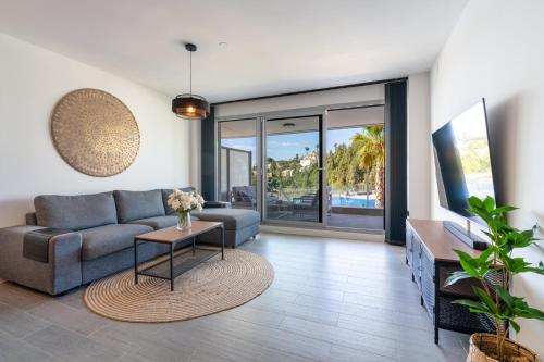 Modern apartment with sea and poolview