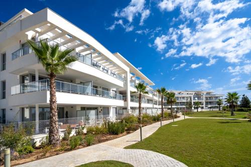 Modern apartment with sea and poolview