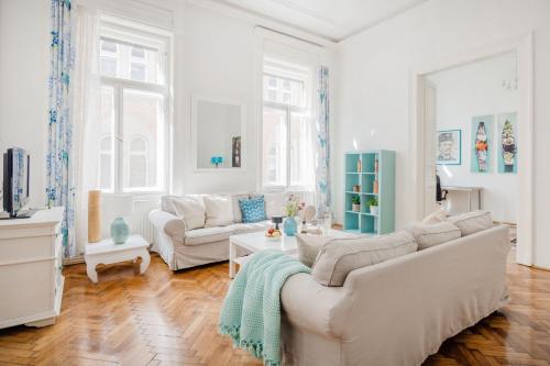 Wellness Retreat with Sauna & Jacuzzi - 1 min to Opera