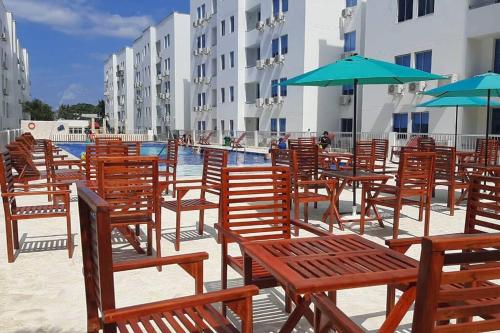 Um restaurante ou outro lugar para comer em caribe campestre 301 Torre 4 -con ascensor