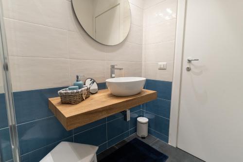 a bathroom with a sink and a mirror at L'Onda Affittacamere in Civitavecchia