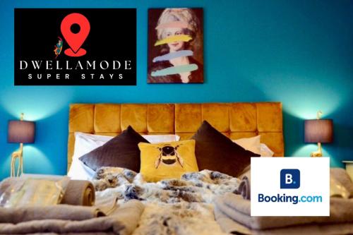a bedroom with a bed with aigil at 4 Bedroom House - DISC0UNTS - Parking, Contractors, Group, Family in Canterbury