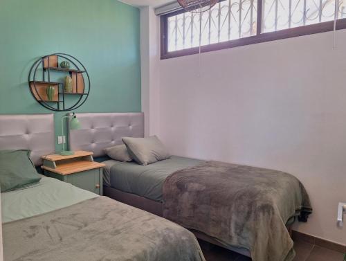 Postel nebo postele na pokoji v ubytování Stylish 2-Bedroom Apartment Yumbo