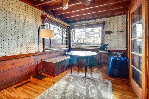 Gambar di galeri bagi Henderson Cabin with Deck and Scenic Lake Views! di Henderson