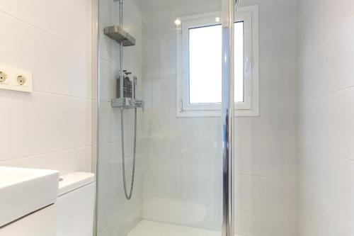 Koupelna v ubytování Picasso Suites Cornellá