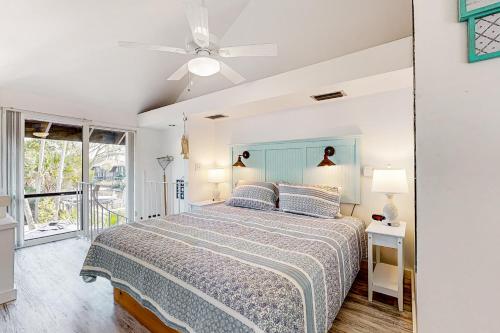 a bedroom with a bed and a ceiling fan at Peaceful River Bungalow in Crystal River