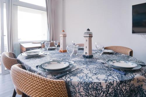 Televízia a/alebo spoločenská miestnosť v ubytovaní Appartement face à la baie des Sables d'Olonne - 4 à 6 pers