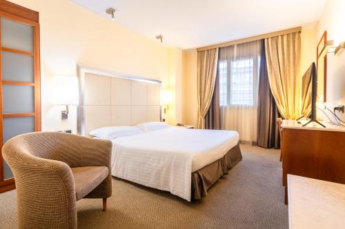 Hotel Airone - Ombrellone incluso al bagno Dolce Vita a Marina dal 1 giugno al 28 settembreにあるベッド