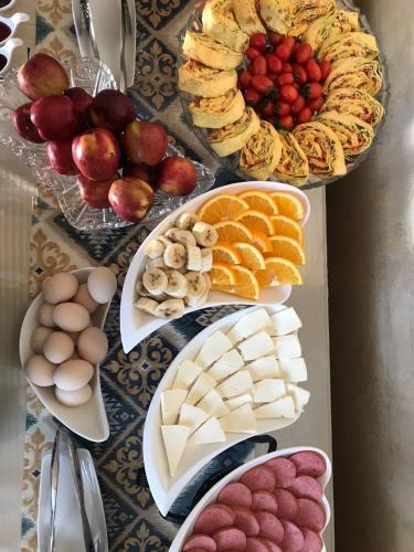 Comida en o cerca de este hotel