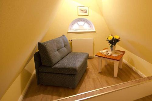 a living room with a chair and a table at Wohnung-Lee in Nebel