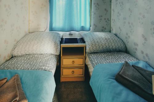 A bed or beds in a room at Holender Przy Plaży