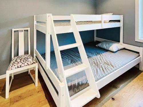 מיטה או מיטות קומותיים בחדר ב-Holiday home FAGERFJÄLL V
