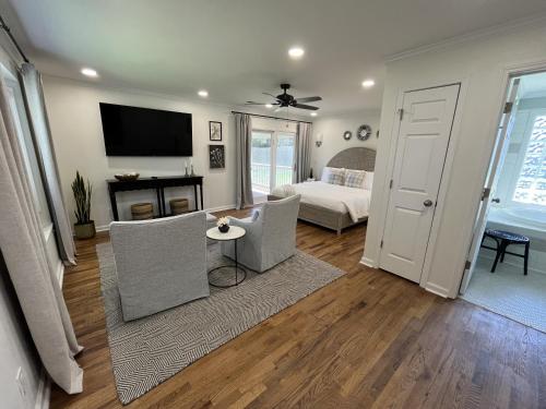 Katil atau katil-katil dalam bilik di Serene 3BR Pet-Friendly Getaway Near Cartersville